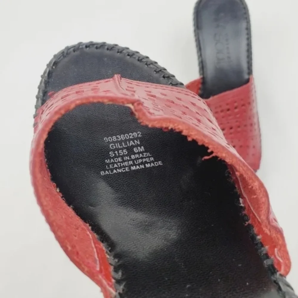 Natural soul Gillian burgundy leather wedge sandals size 6M